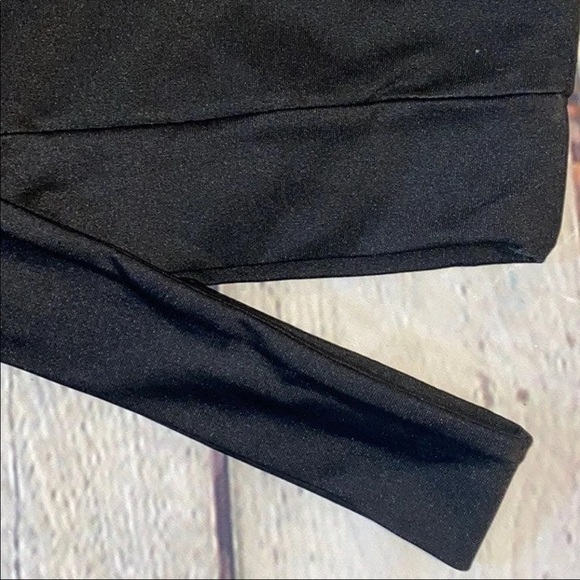 Black Shorts Sleeve Workout Crop Top - Picture 6 of 10